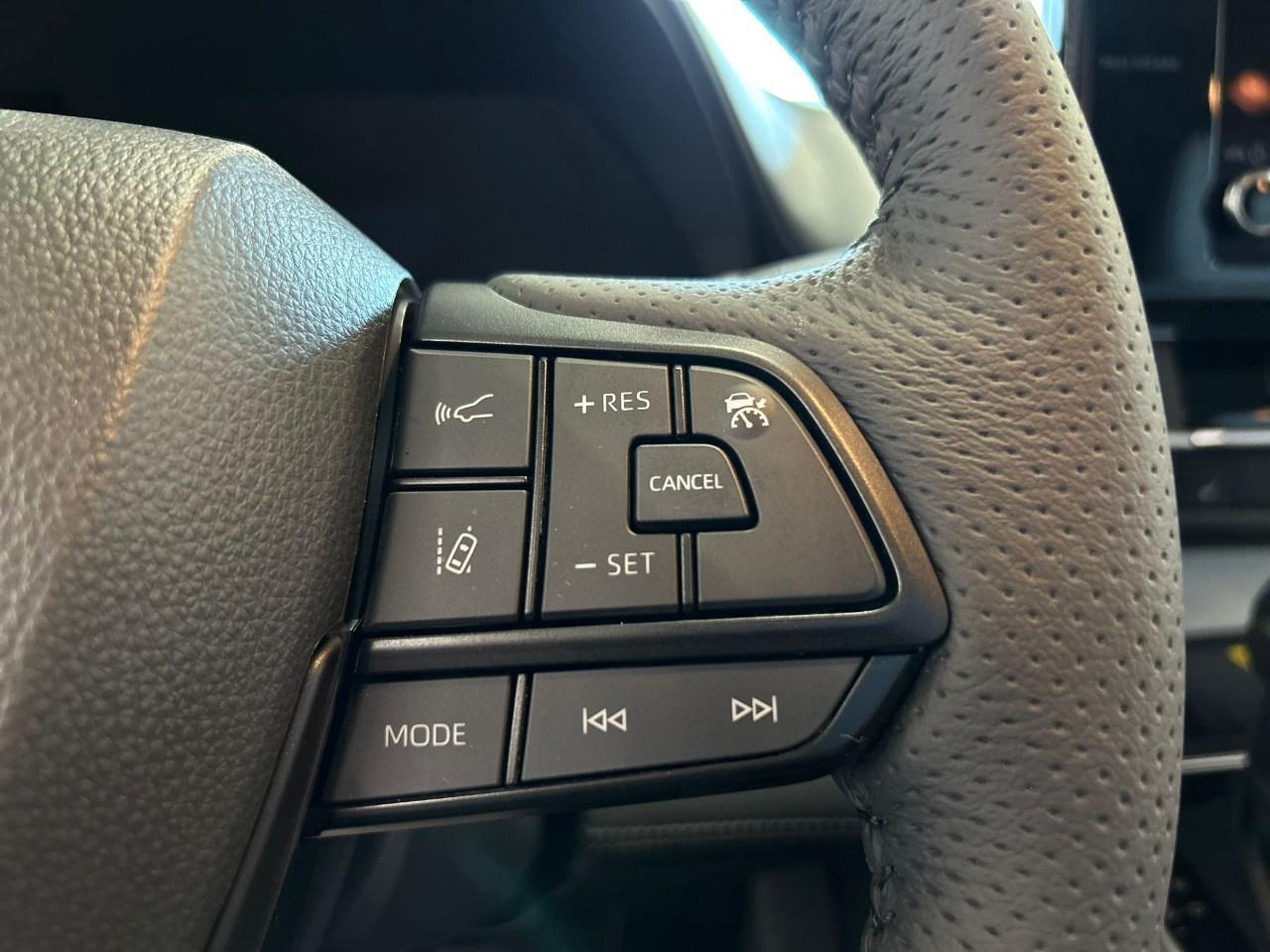 2025 Toyota Sienna Hybrid LE Photo