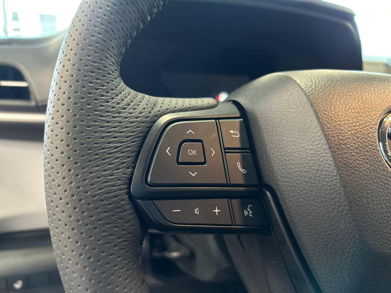 2025 Toyota Sienna Hybrid LE Photo