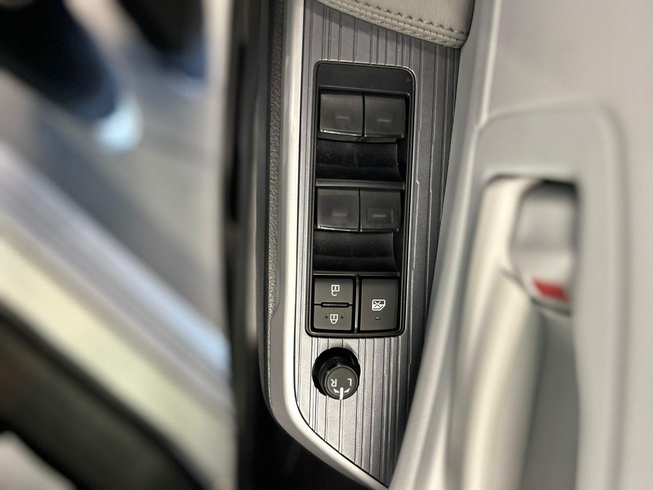 2025 Toyota Sienna Hybrid LE Photo