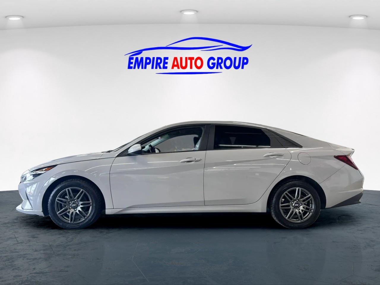 2023 Hyundai Elantra Preferred Photo3