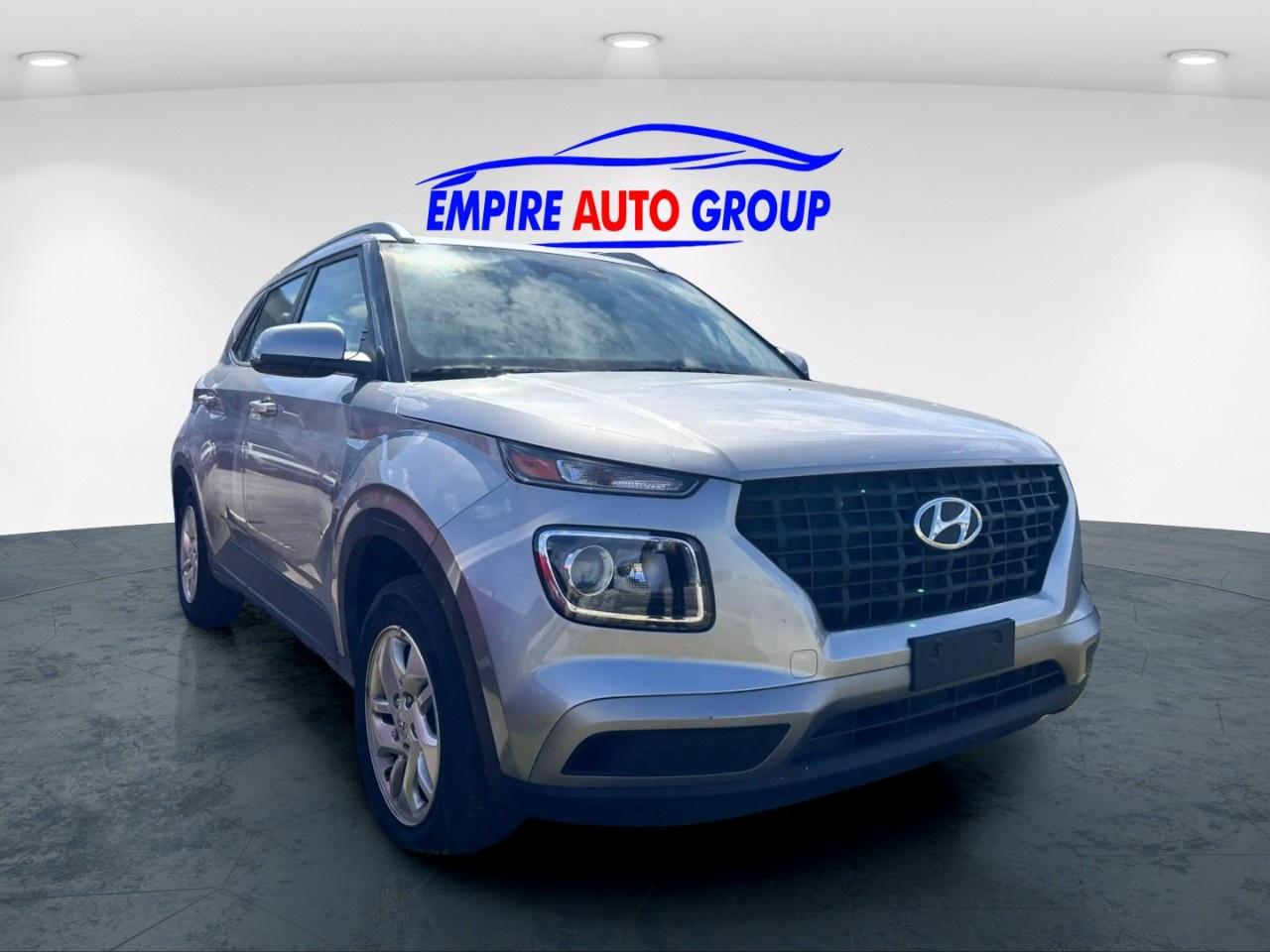 2025 Hyundai Venue SEL Photo0