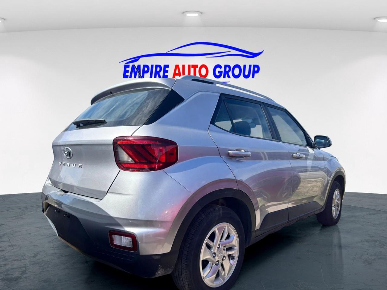 2025 Hyundai Venue SEL Photo