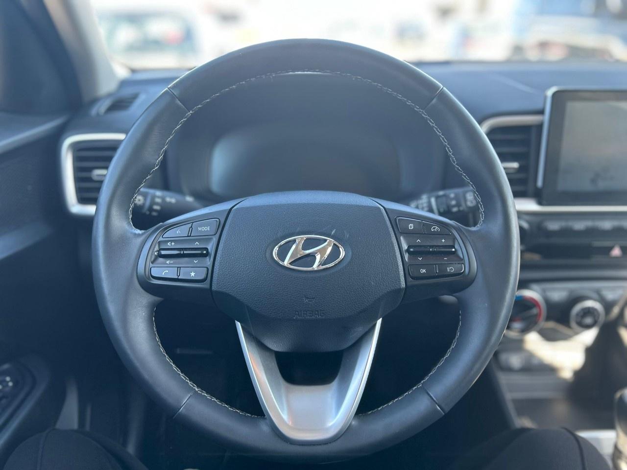 2025 Hyundai Venue SEL Photo