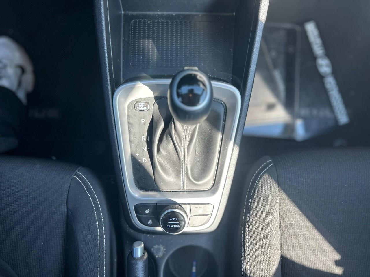 2025 Hyundai Venue SEL Photo