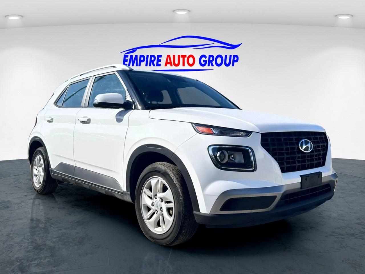 2025 Hyundai Venue SEL Photo0