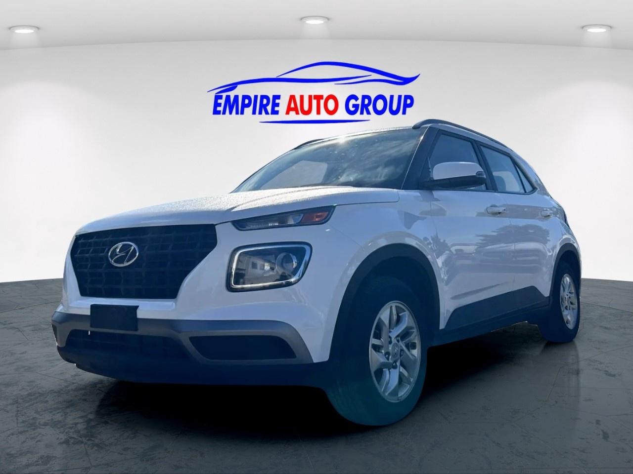 2025 Hyundai Venue SEL Photo3