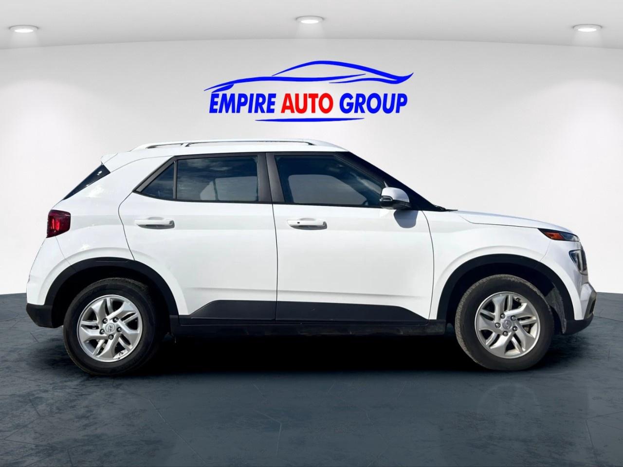 2025 Hyundai Venue SEL Photo