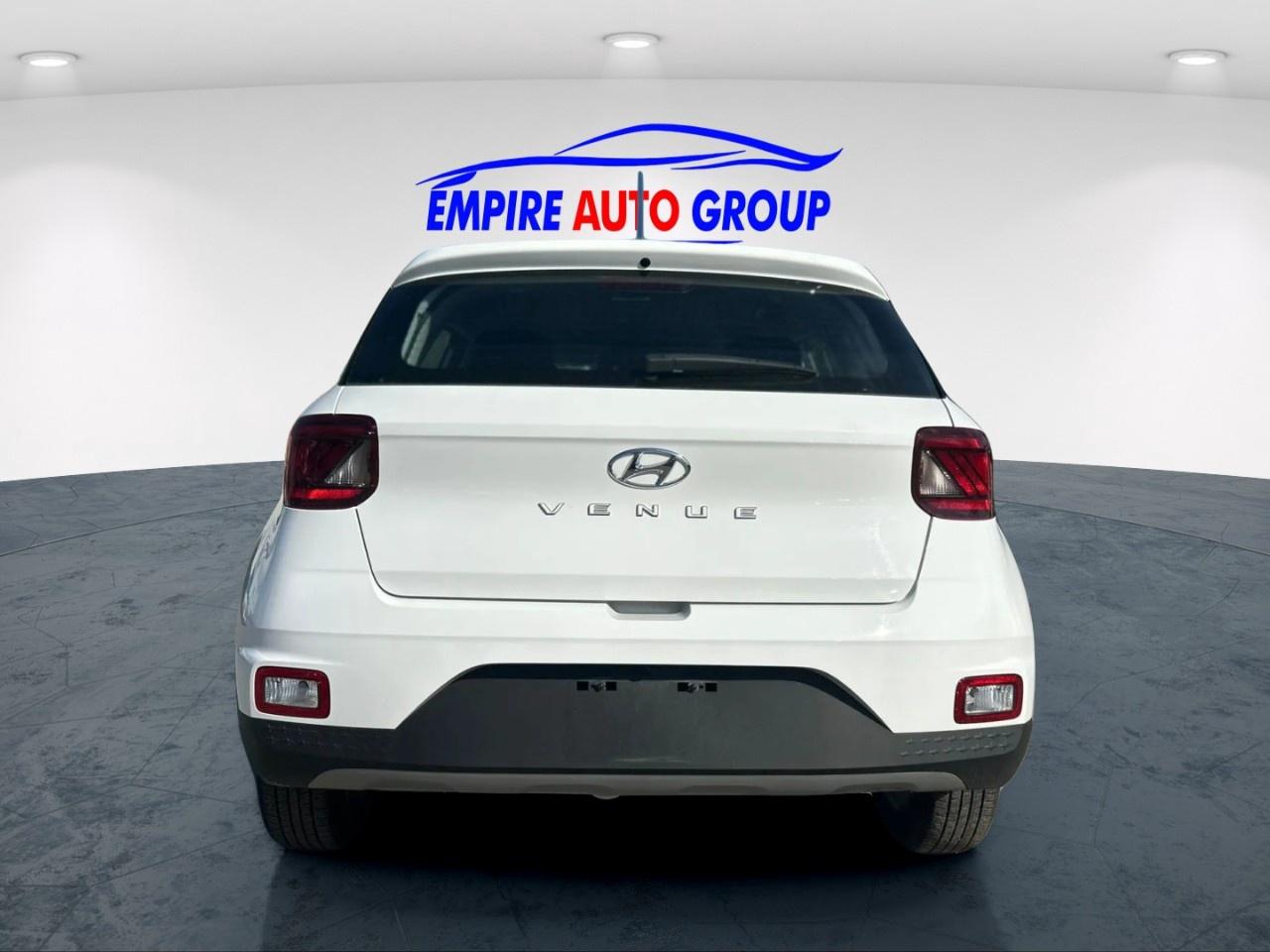 2025 Hyundai Venue SEL Photo