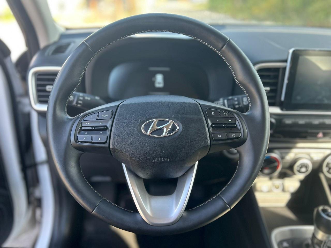 2025 Hyundai Venue SEL Photo