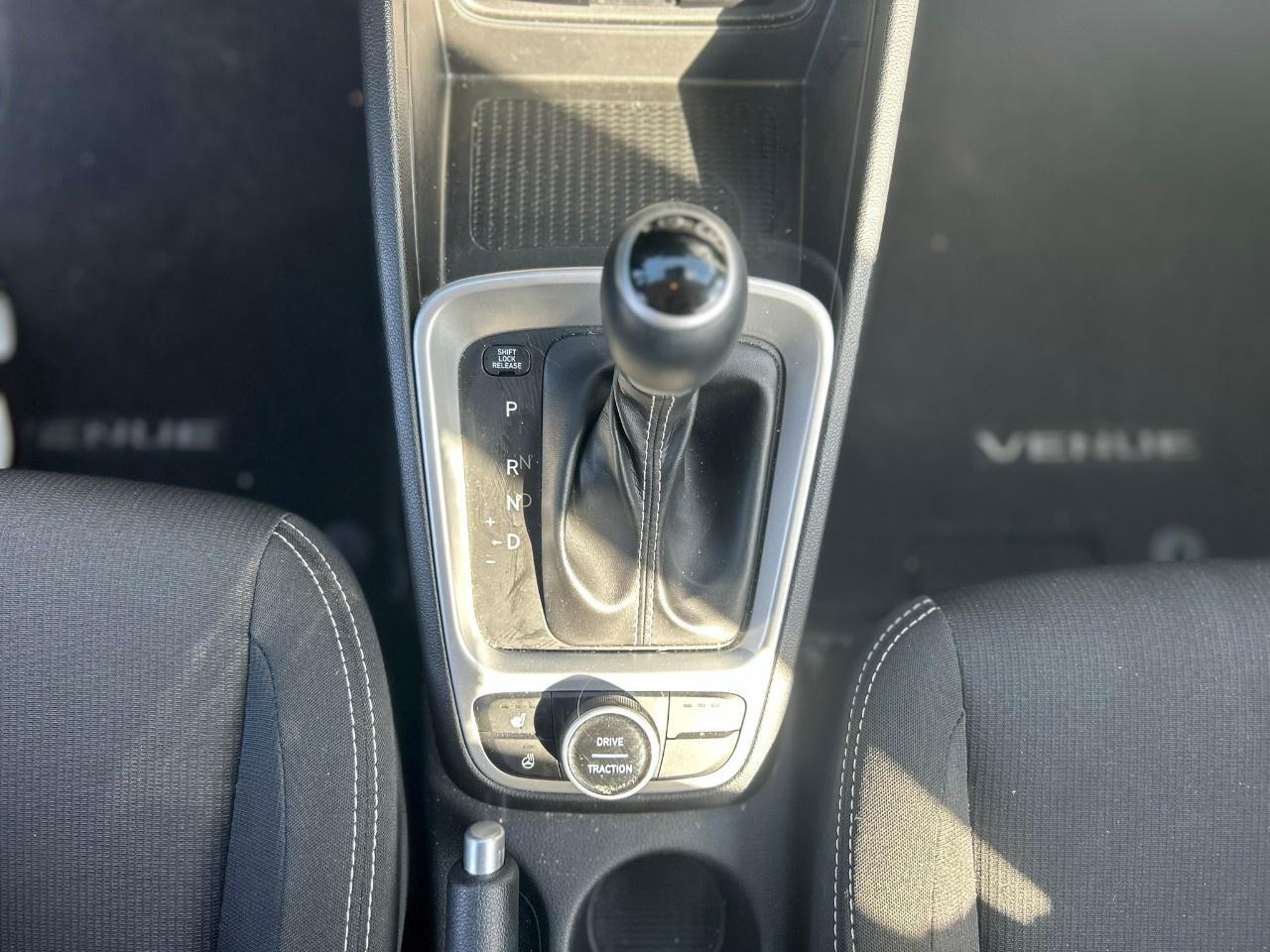 2025 Hyundai Venue SEL Photo