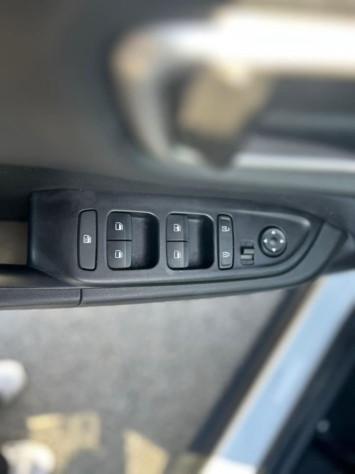 2025 Hyundai Venue SEL Photo