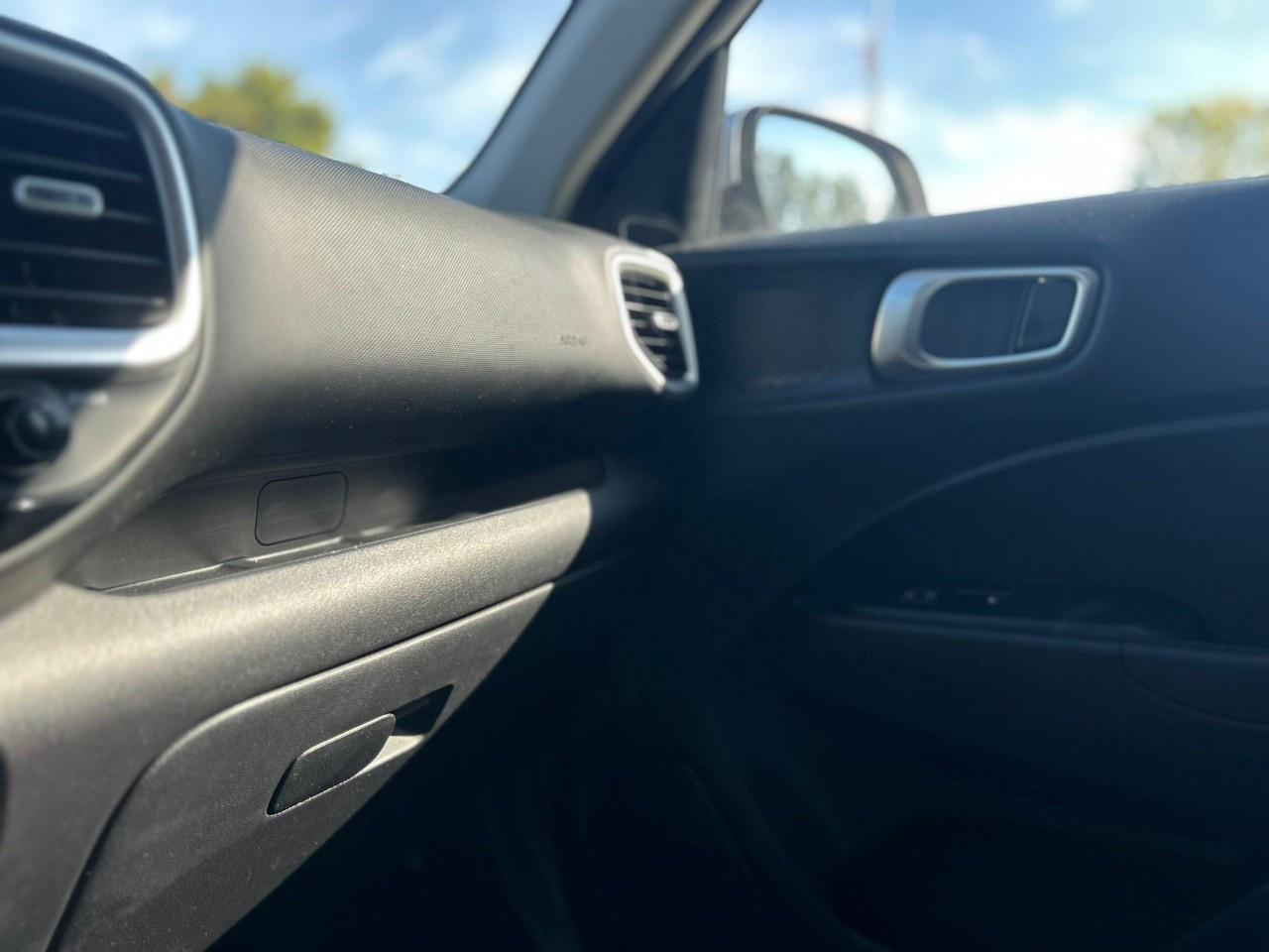 2025 Hyundai Venue SEL Photo