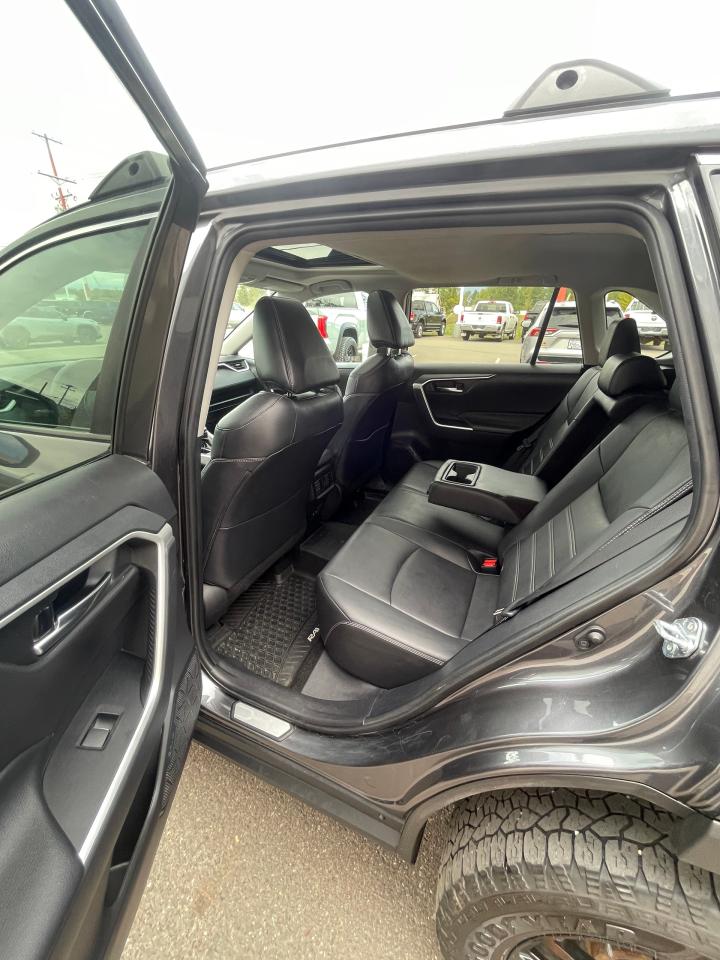 2021 Toyota RAV4 XLE Premium Photo