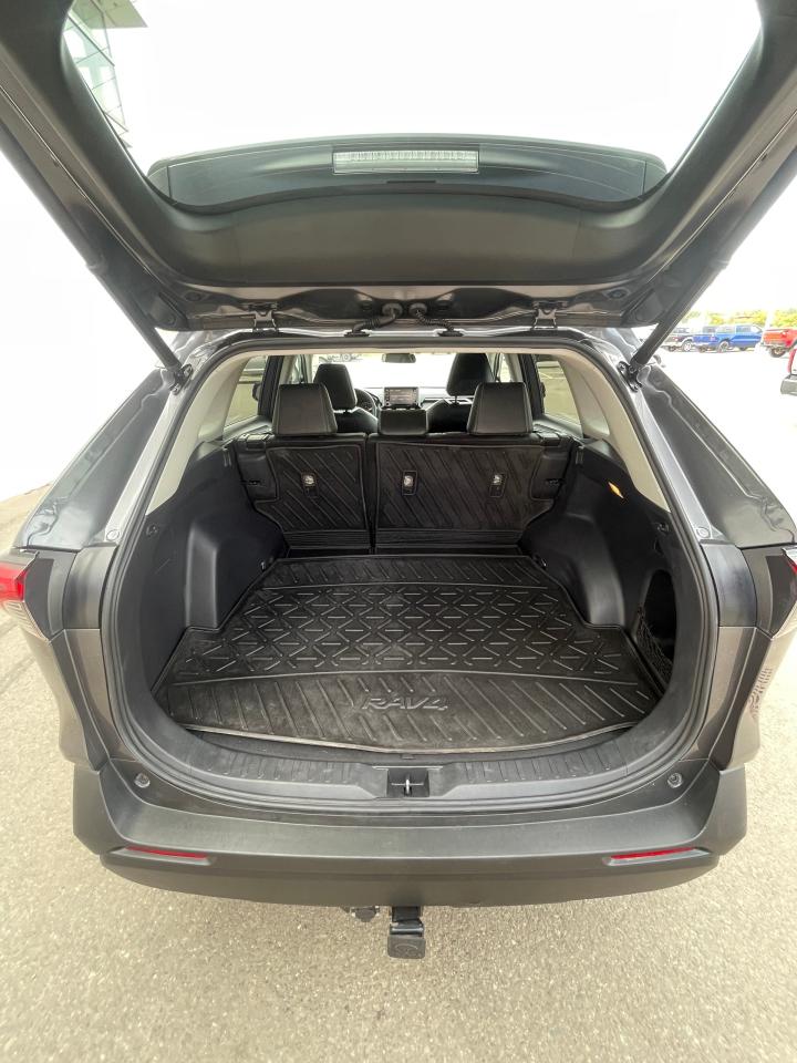 2021 Toyota RAV4 XLE Premium Photo