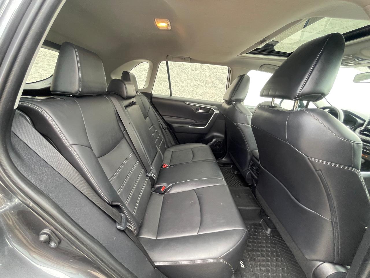 2021 Toyota RAV4 XLE Premium Photo