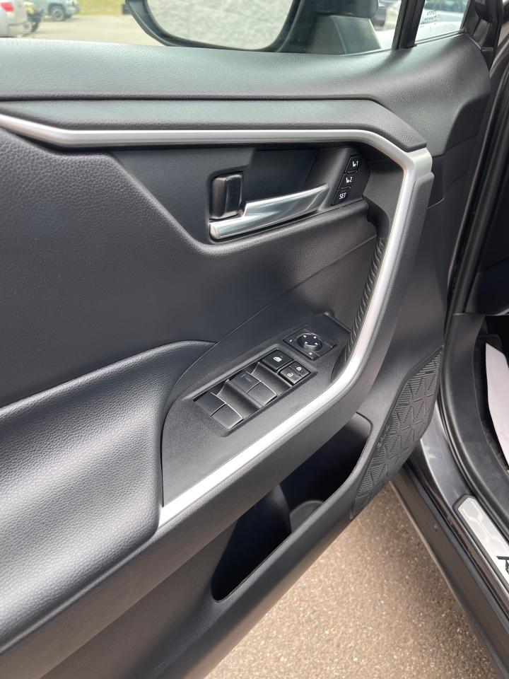 2021 Toyota RAV4 XLE Premium Photo