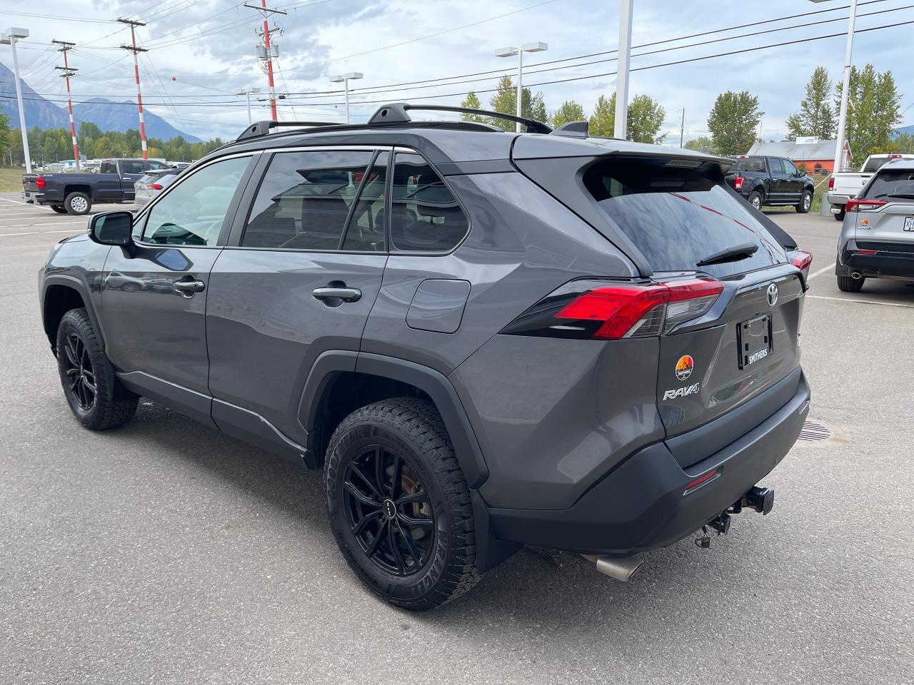 2021 Toyota RAV4 XLE Premium Photo4