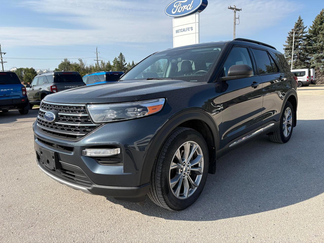 2022 Ford Explorer XLT 4WD Photo1