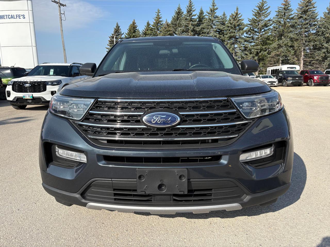 2022 Ford Explorer XLT 4WD Photo2