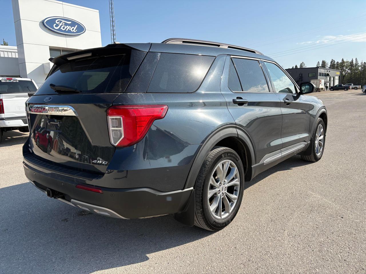 2022 Ford Explorer XLT 4WD Photo5