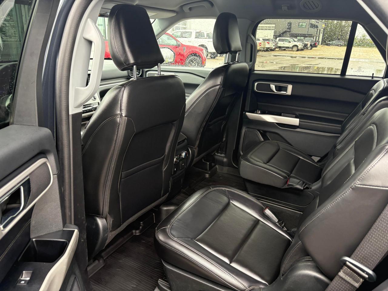 2022 Ford Explorer XLT 4WD Photo5