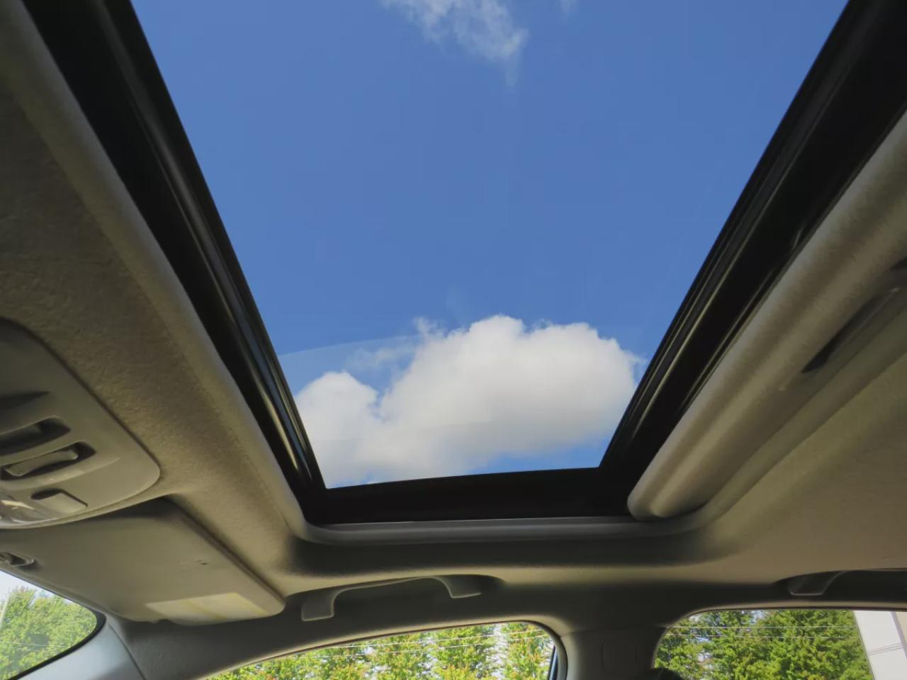 2014 Subaru XV Crosstrek Limited (**SAFETY/CERTIFIED!!**AWD**ALLOY RIMS**LEATHER**NAVIGATION**SUNROOF**HEATED SEATS**DIGITAL TOUCSCREEN**REVERSE CAMERA**BLUETOOTH**CRUISE CONTROL**) Photo4