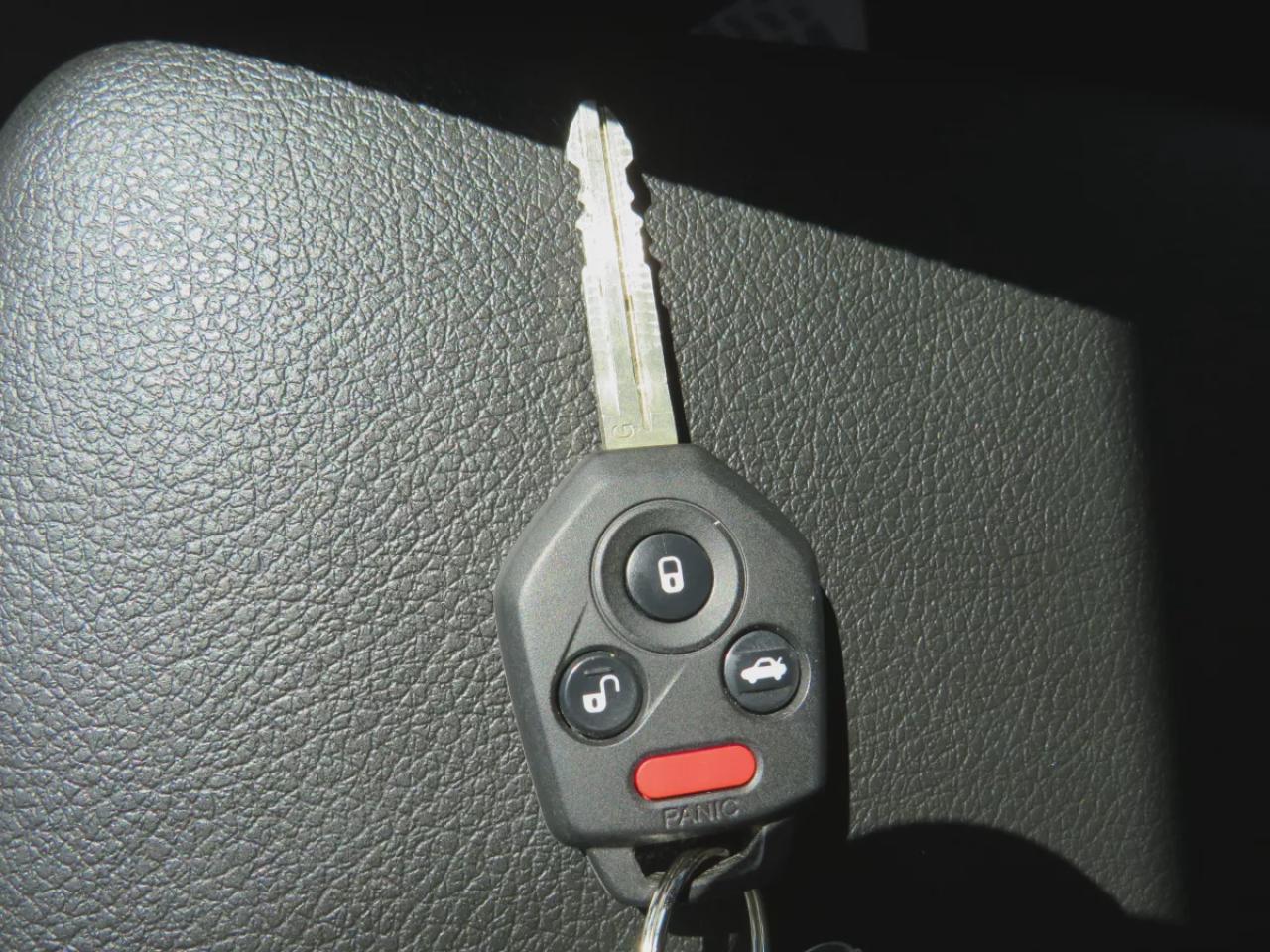 2014 Subaru XV Crosstrek Limited (**SAFETY/CERTIFIED!!**AWD**ALLOY RIMS**LEATHER**NAVIGATION**SUNROOF**HEATED SEATS**DIGITAL TOUCSCREEN**REVERSE CAMERA**BLUETOOTH**CRUISE CONTROL**) Photo