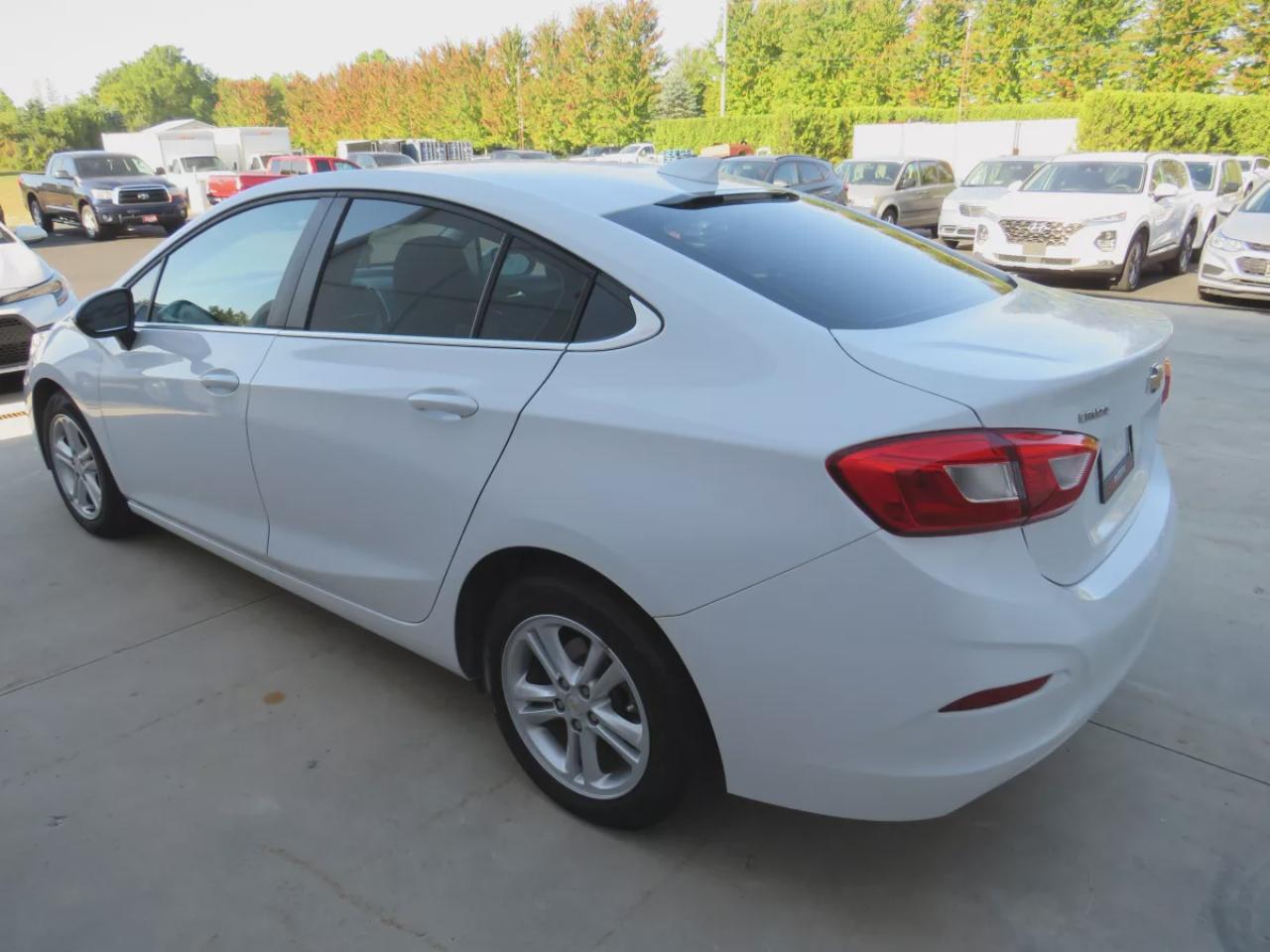 2018 Chevrolet Cruze LT (**CLEAN TITLE/NO ACCIDENTS**SAFETY/CERTIFIED**ALLOY RIMS**HEATED SEATS**DIGITAL TOUCHSCREEN**REVERSE CAMERA**CRUISE CONTROL**BLUETOOTH**) Photo2