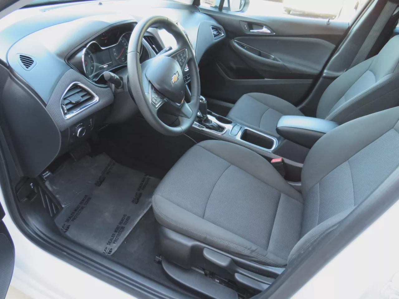 2018 Chevrolet Cruze LT (**CLEAN TITLE/NO ACCIDENTS**SAFETY/CERTIFIED**ALLOY RIMS**HEATED SEATS**DIGITAL TOUCHSCREEN**REVERSE CAMERA**CRUISE CONTROL**BLUETOOTH**) Photo