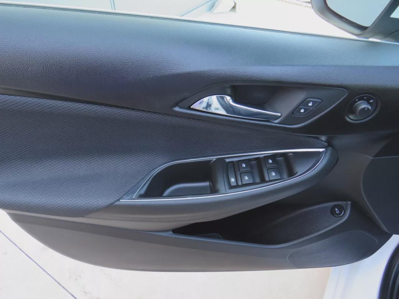 2018 Chevrolet Cruze LT (**CLEAN TITLE/NO ACCIDENTS**SAFETY/CERTIFIED**ALLOY RIMS**HEATED SEATS**DIGITAL TOUCHSCREEN**REVERSE CAMERA**CRUISE CONTROL**BLUETOOTH**) Photo