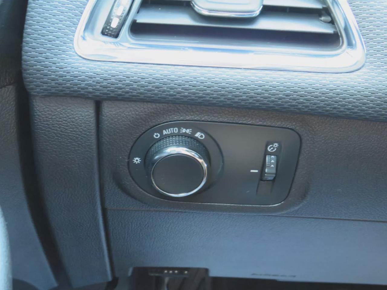 2018 Chevrolet Cruze LT (**CLEAN TITLE/NO ACCIDENTS**SAFETY/CERTIFIED**ALLOY RIMS**HEATED SEATS**DIGITAL TOUCHSCREEN**REVERSE CAMERA**CRUISE CONTROL**BLUETOOTH**) Photo