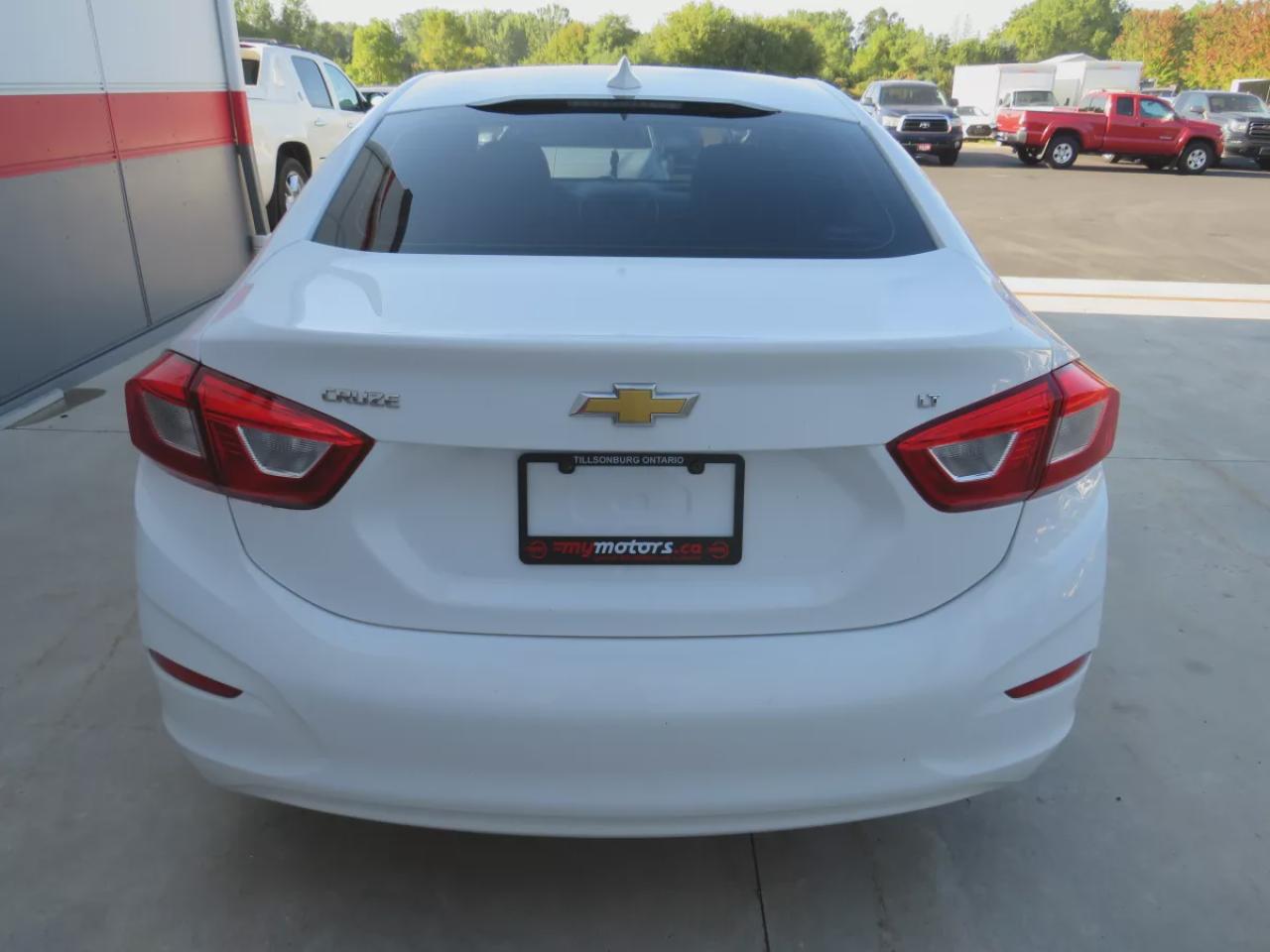 2018 Chevrolet Cruze LT (**CLEAN TITLE/NO ACCIDENTS**SAFETY/CERTIFIED**ALLOY RIMS**HEATED SEATS**DIGITAL TOUCHSCREEN**REVERSE CAMERA**CRUISE CONTROL**BLUETOOTH**) Photo