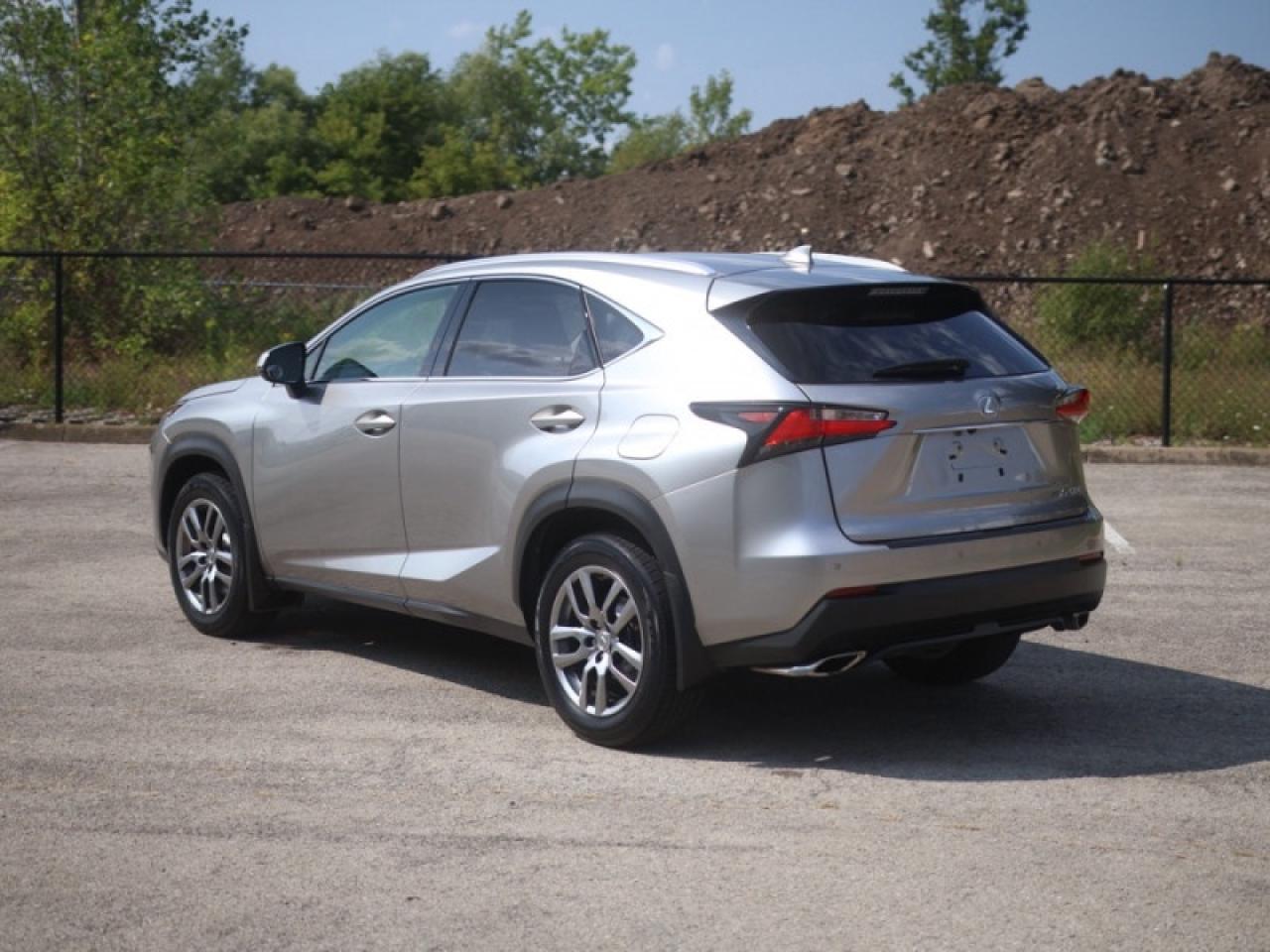 2016 Lexus NX 200t AWD  **SUNROOF - HTD SW - P/GATE** Photo2