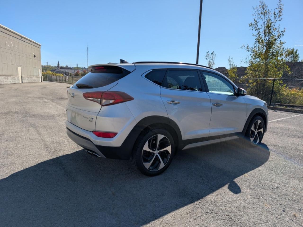 2017 Hyundai Tucson Ultimate  **PWR GATE - PANO SUNROOF** Photo4