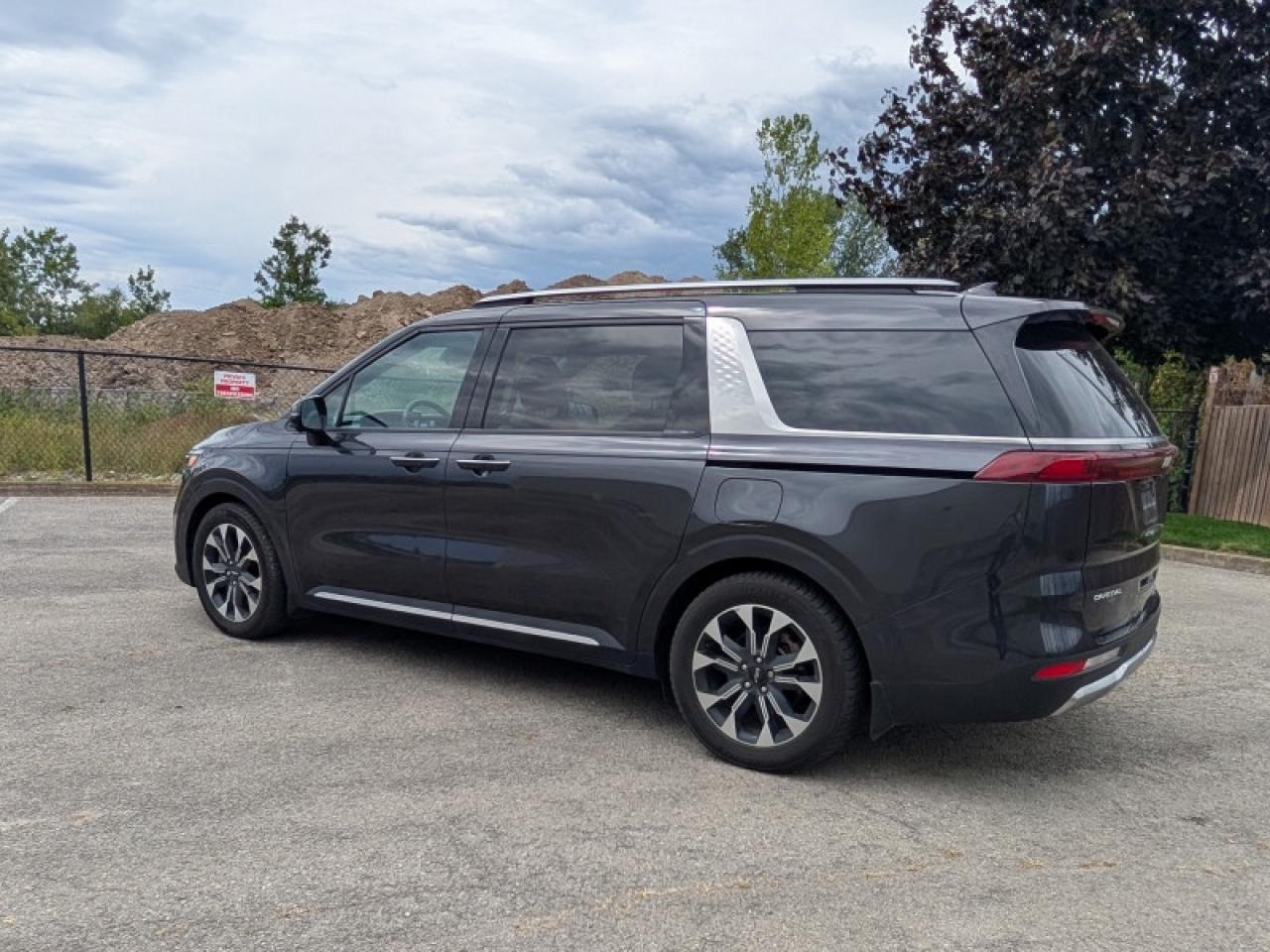 2024 Kia Carnival EX+  **LOADED FAMILY VAN** Photo3