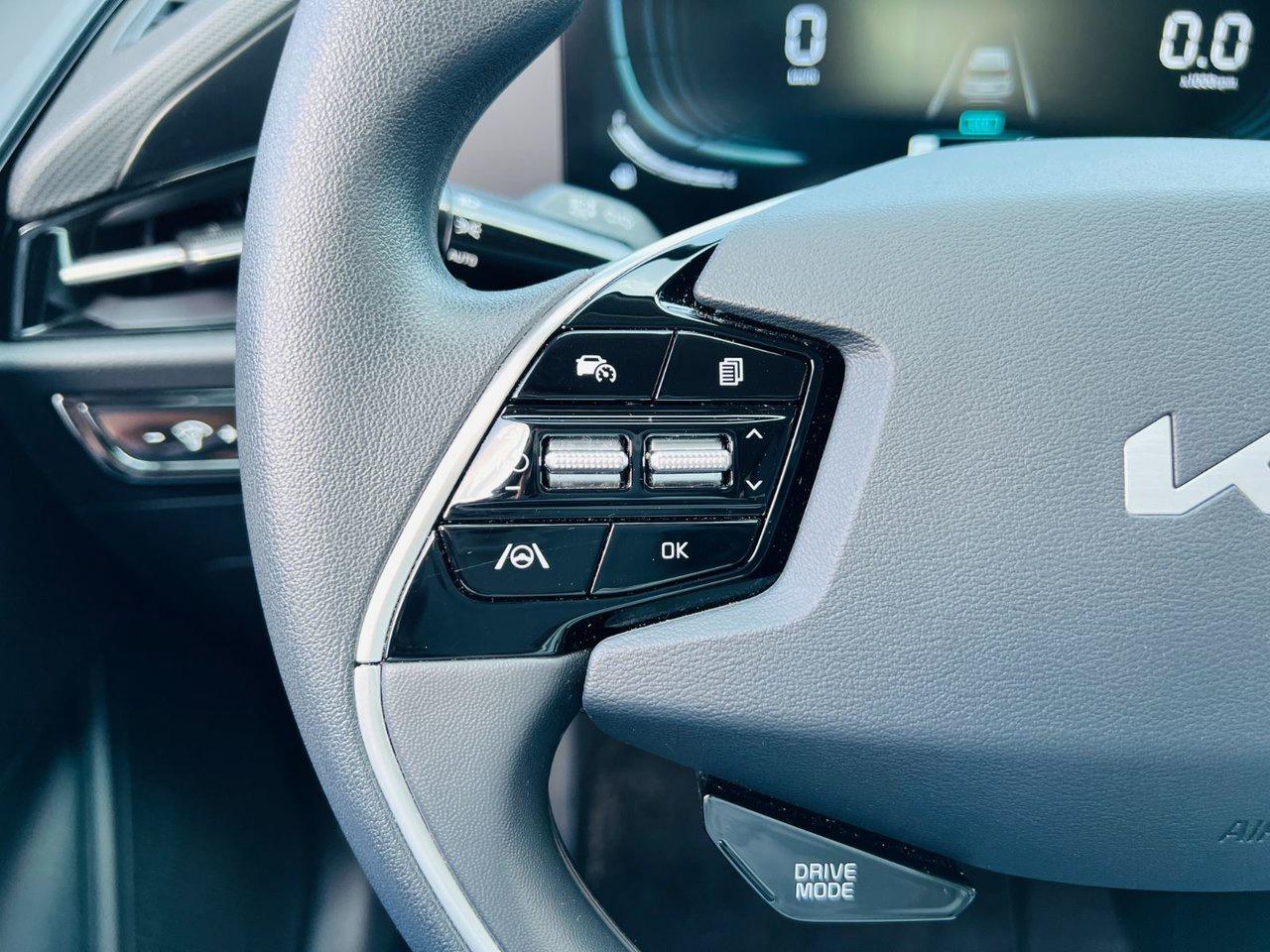 2025 Kia NIRO HEV LX Photo