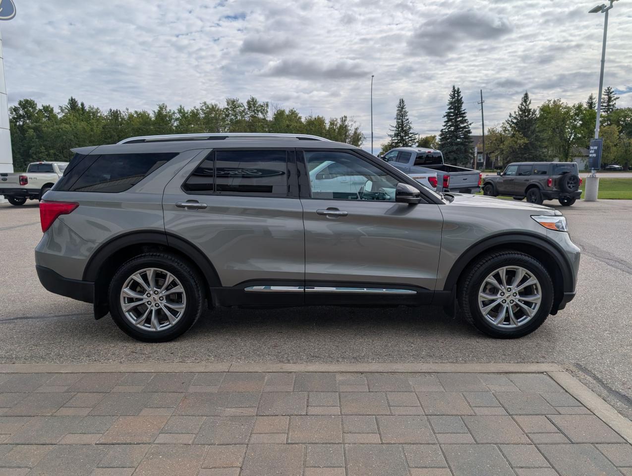 2020 Ford Explorer LIMITED Photo4