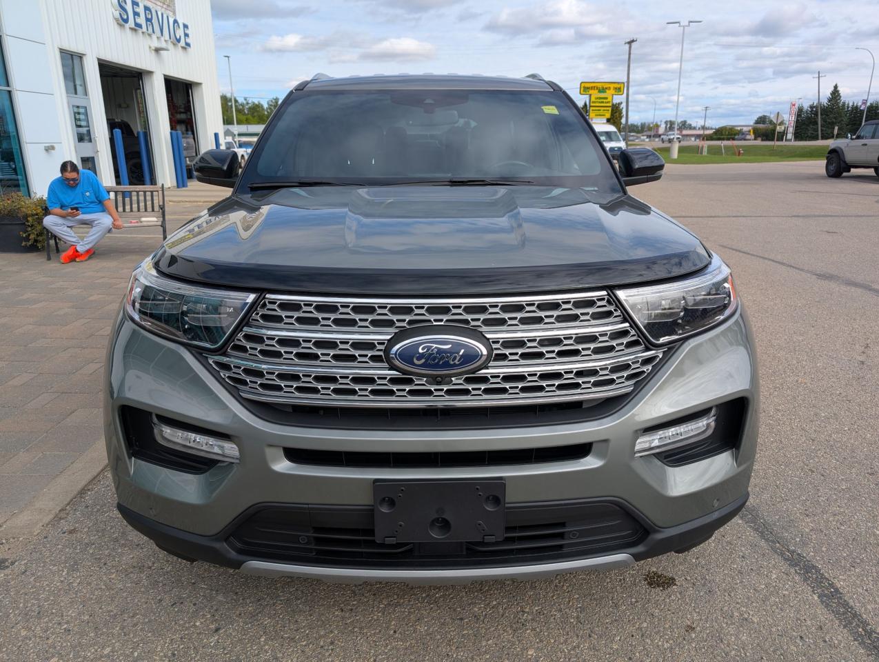 2020 Ford Explorer LIMITED Photo2