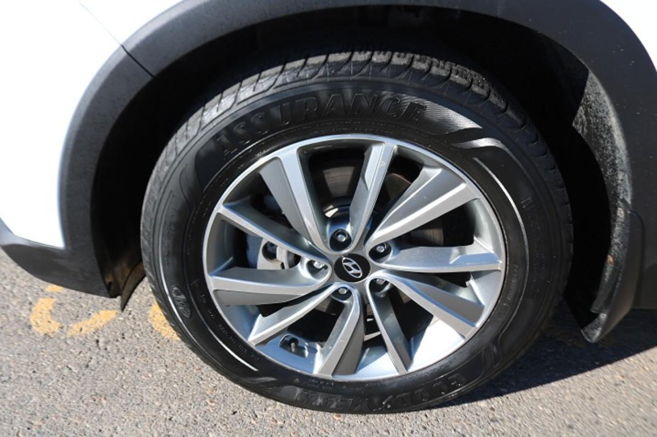 2019 Hyundai Santa Fe  Photo2