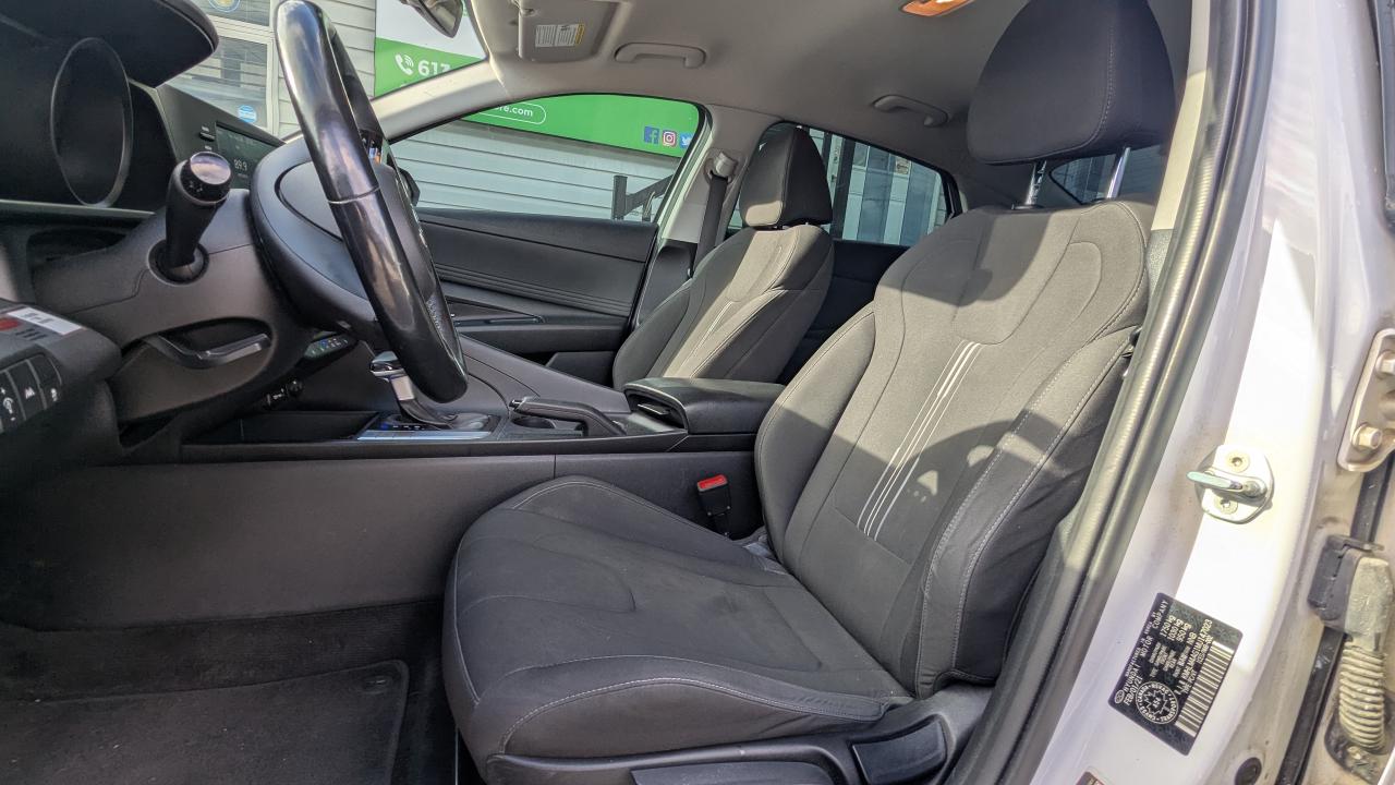 2021 Hyundai Elantra Preferred IVT - Photo #7