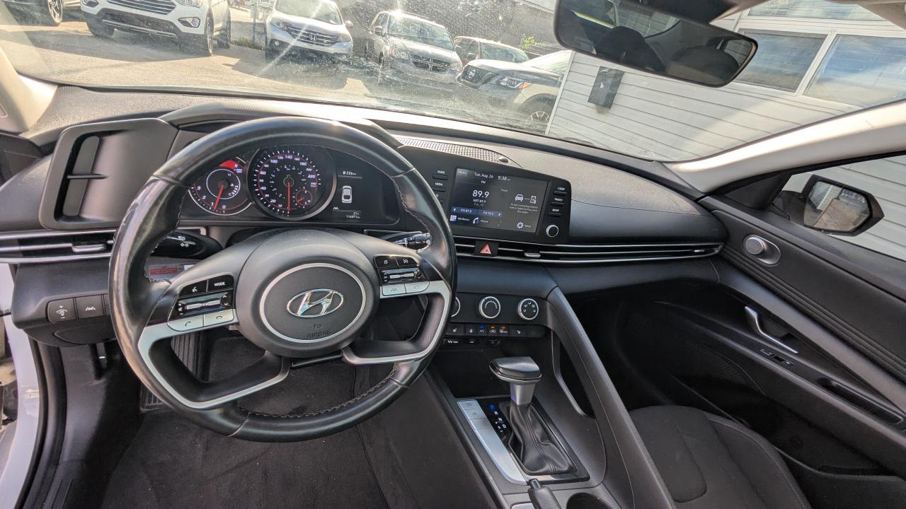 2021 Hyundai Elantra Preferred IVT - Photo #9