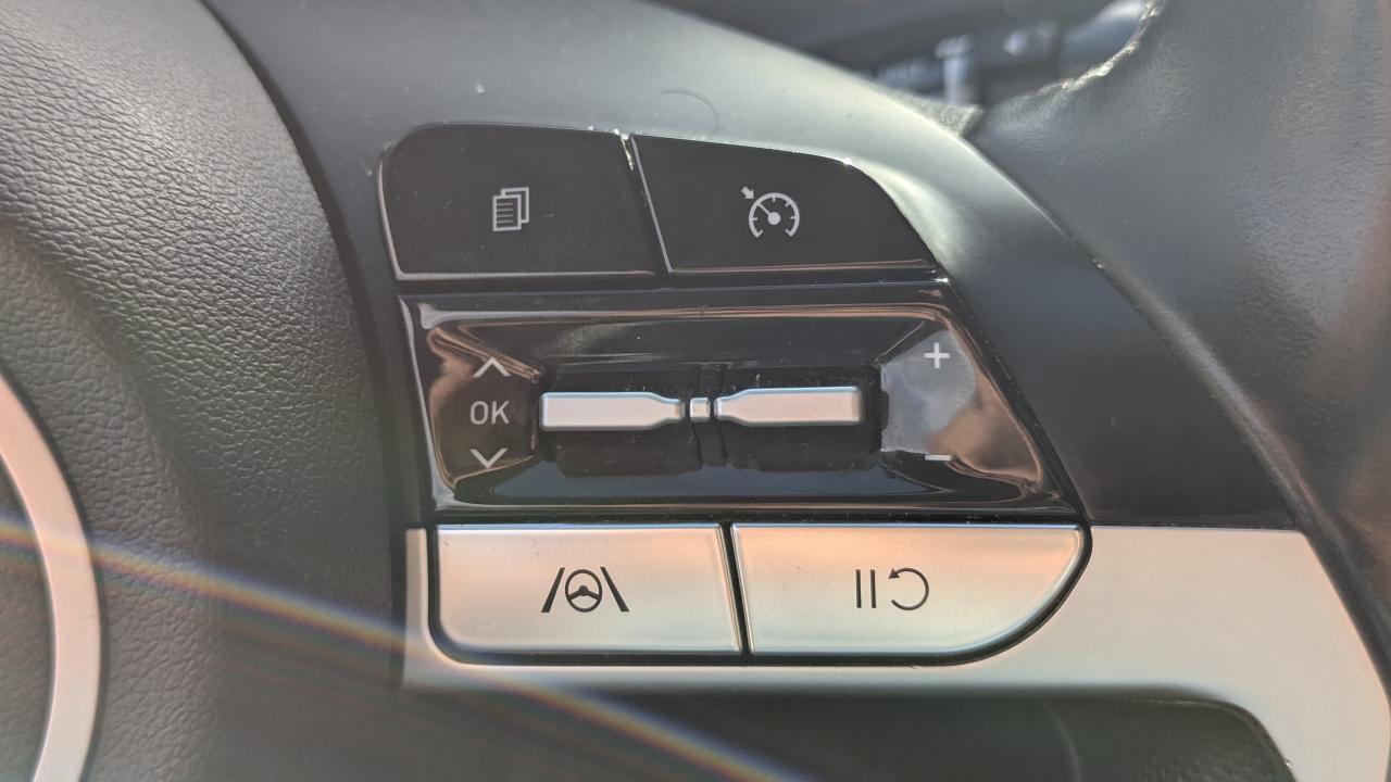 2021 Hyundai Elantra Preferred IVT - Photo #11