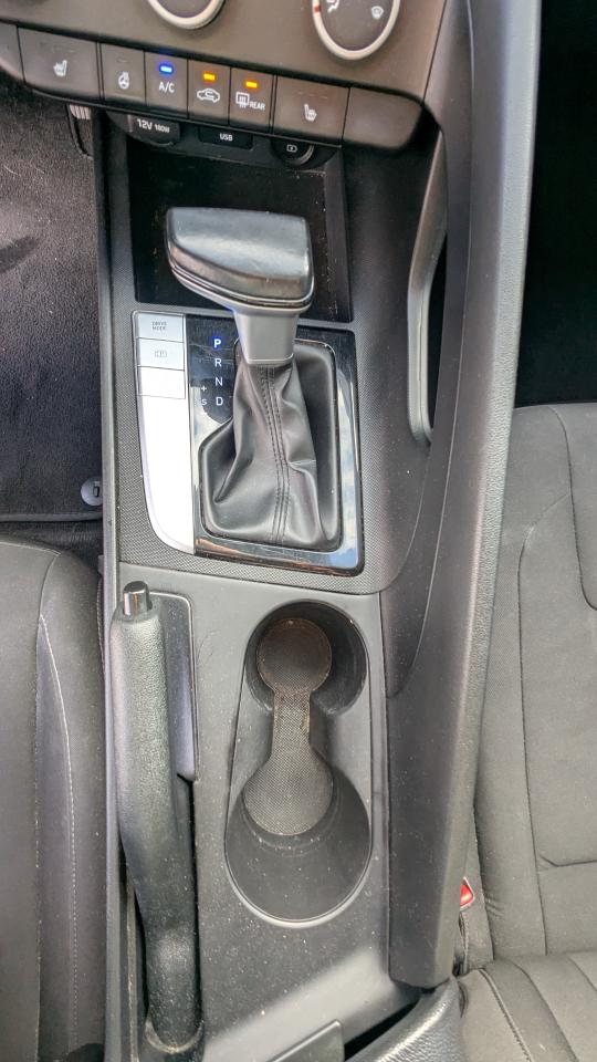 2021 Hyundai Elantra Preferred IVT - Photo #16