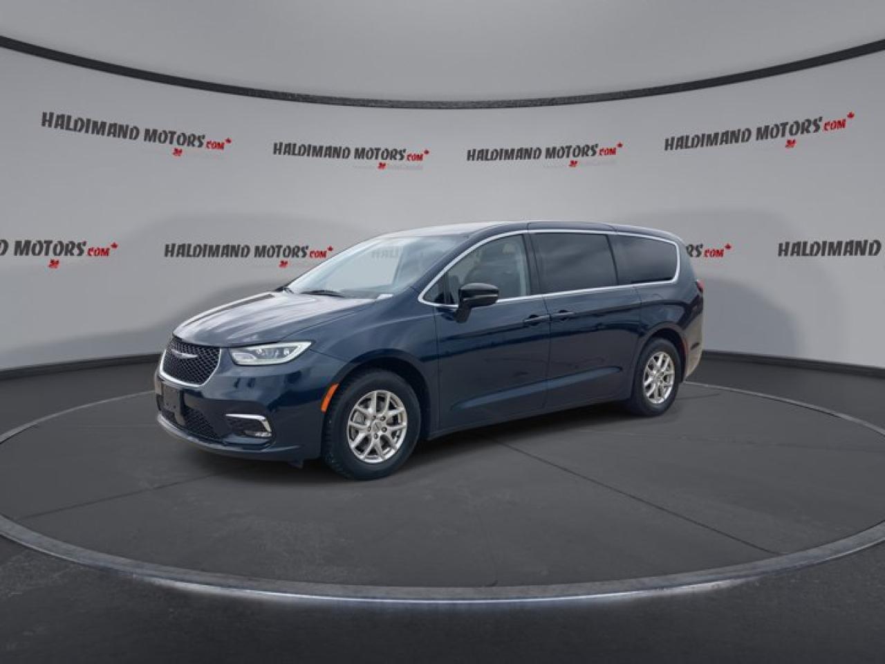 2024 Chrysler Pacifica Touring-L Photo3