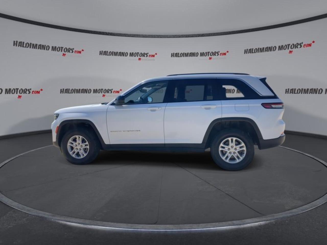 2023 Jeep Grand Cherokee Laredo 4X4 | Heated Seats | Heated Steering Wheel Photo4