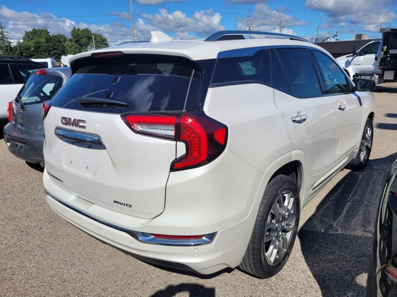 2023 GMC Terrain Denali Photo3