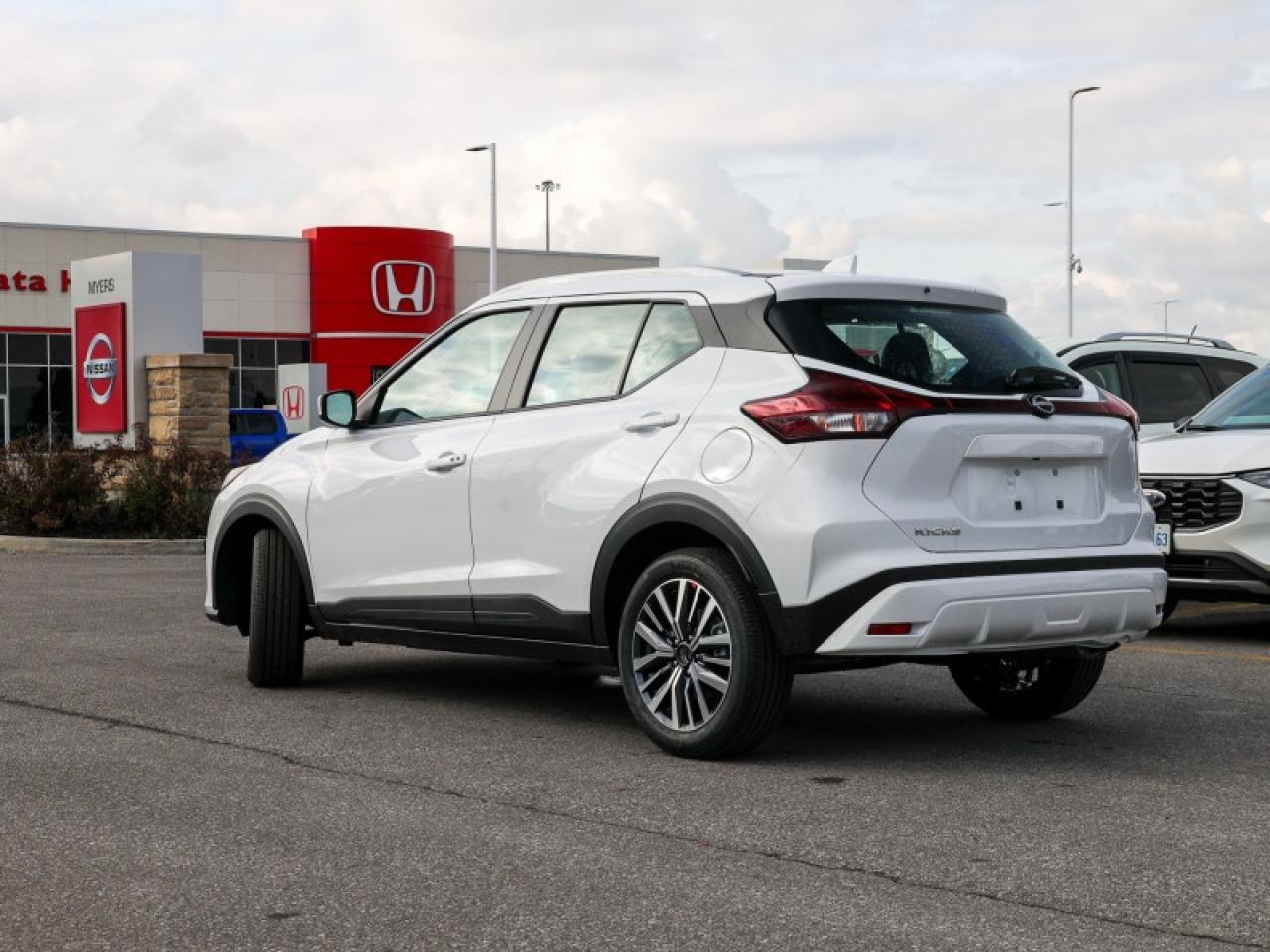 2025 Nissan Kicks Play SV  - Heated Seats -  Apple CarPlay Photo3