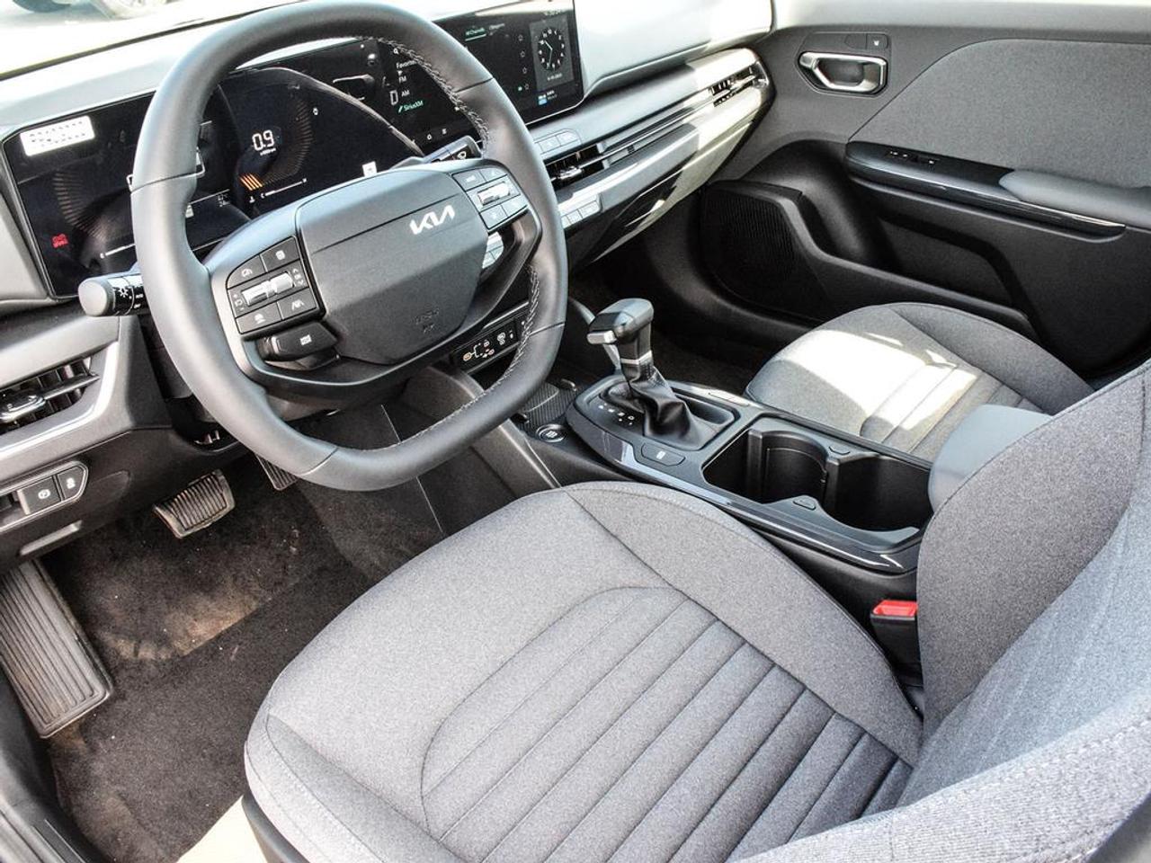 2025 Kia K4 EX Photo