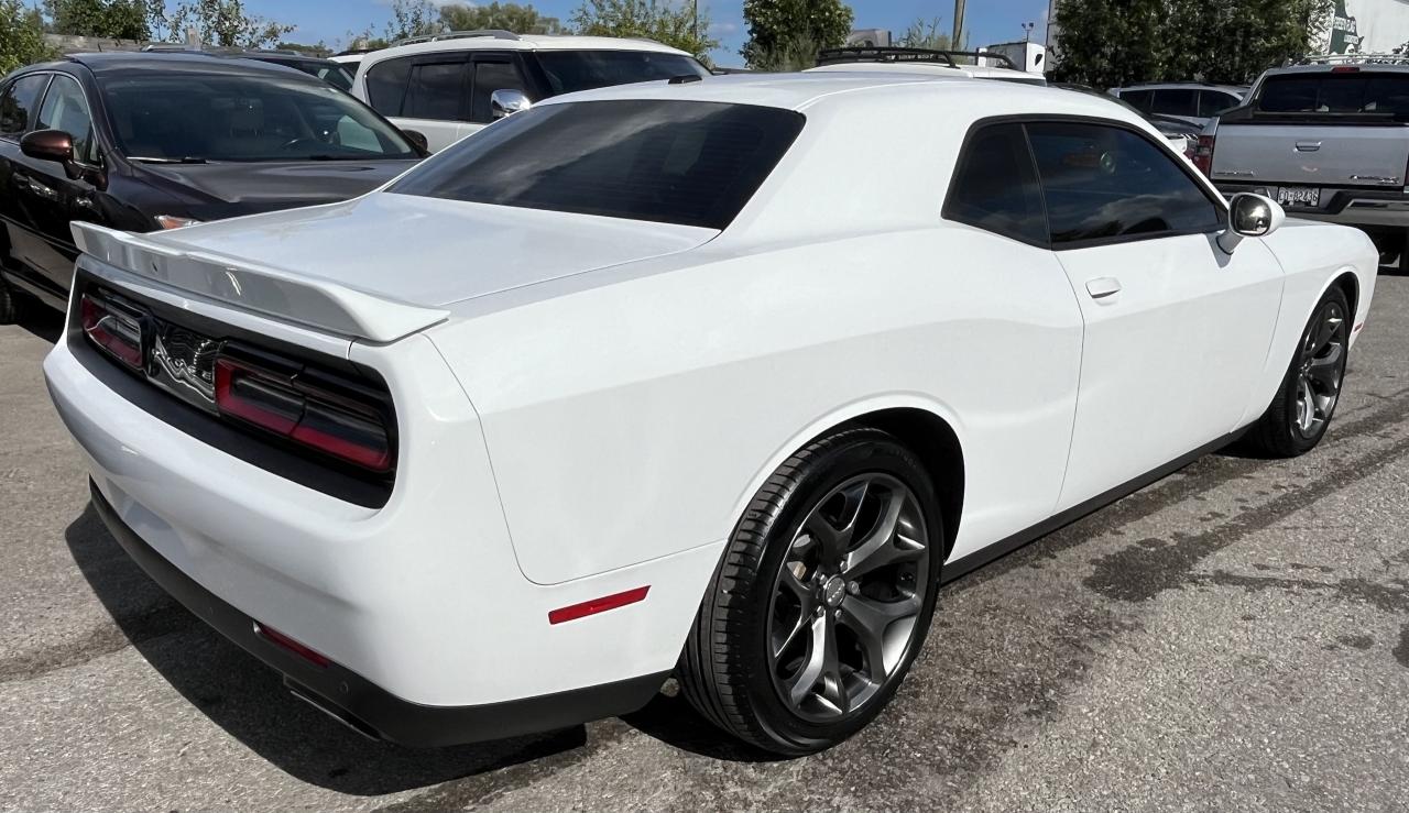 2015 Dodge Challenger SXT Plus Photo4