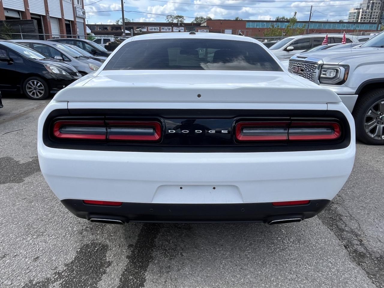 2015 Dodge Challenger SXT Plus Photo3